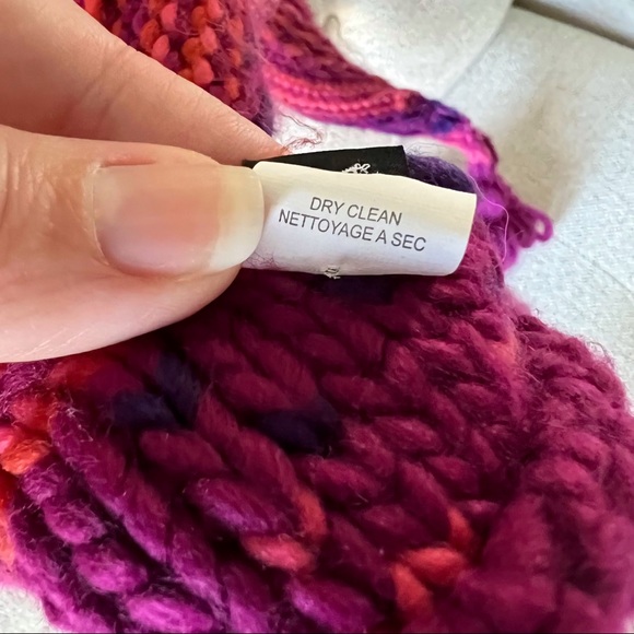 Echo Alma Stitch Triangle Scarf - Picture 7 of 7